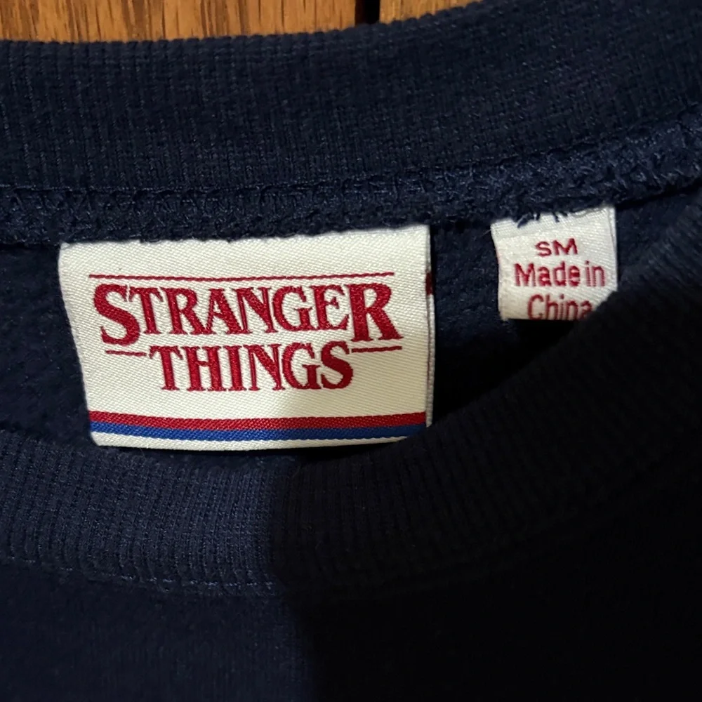 Stranger Things sweatshirt - Picture 2 of 4